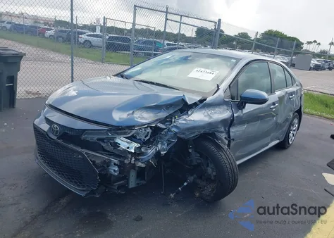 2020 Toyota Corolla Le z USA, uszkodzony, nr VIN 5YFEPRAE5LP102386